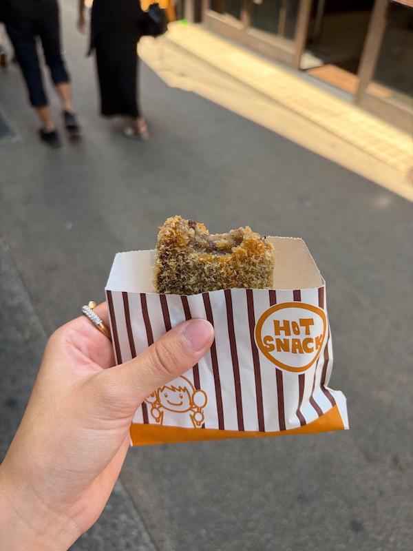 Bitten crispy Takenaka Meat Shop Kuroge Wagyu and Kobe beef croquette snack Bitten crispy Takenaka Meat Shop Kuroge Wagyu and Kobe beef croquette snack