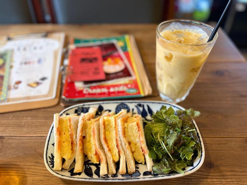 Egg sandwich platter and iced Osaka mixed juice served at Cafe Taiyo no To Nakazakicho